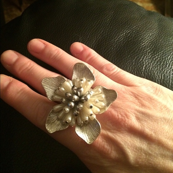 Gorgeous Vintage Style Open Flower Ring Pearl Ctr