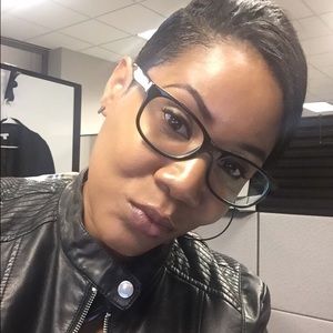 Meet your Posher, Anitra