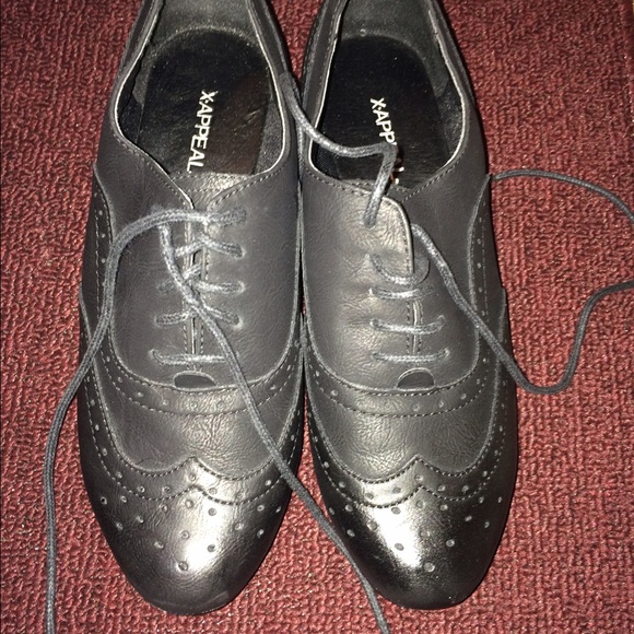 New with box Oxfords size 6!! - Picture 1 of 2