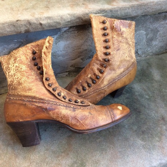 Vintage Shoes - Antique true Victorian button up boots 1890-1910