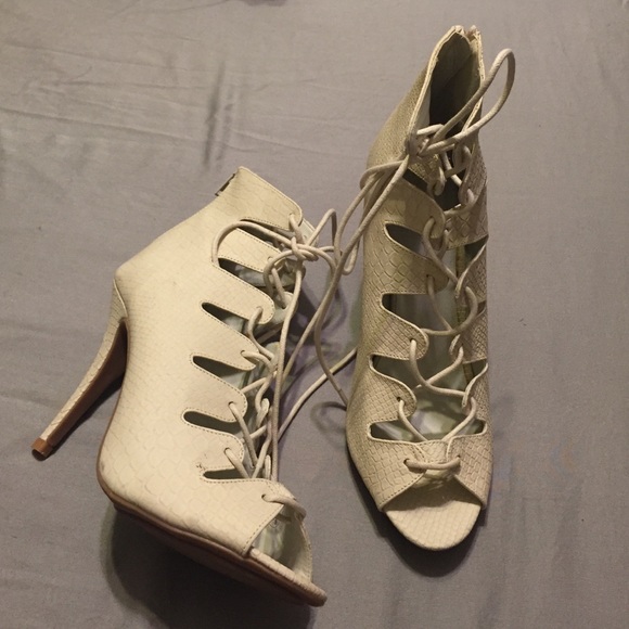 Shoes - Beautiful lace up heels