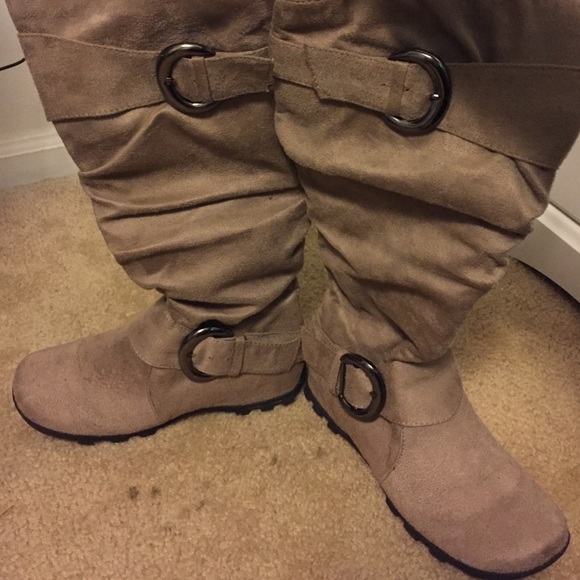 Tan Zip Up boots from Soda