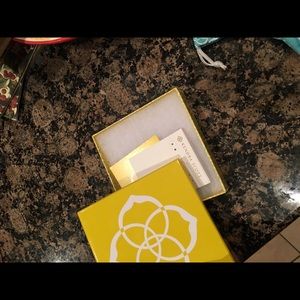 Kendra Scott box