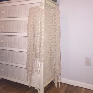 Sleeveless woven kimono