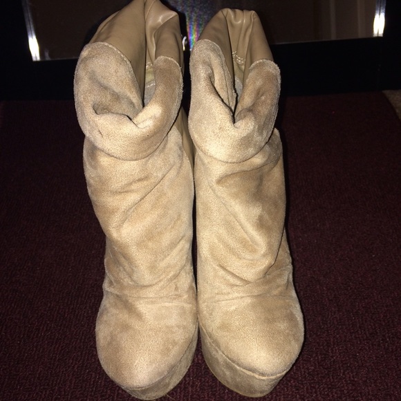 Taupe colored booties Great condition - Picture 1 of 3