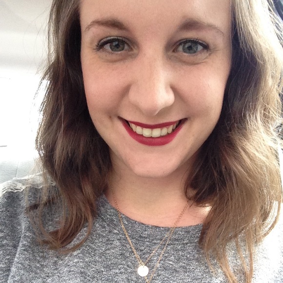 Meet your Posher, Holly - Picture 1 of 3