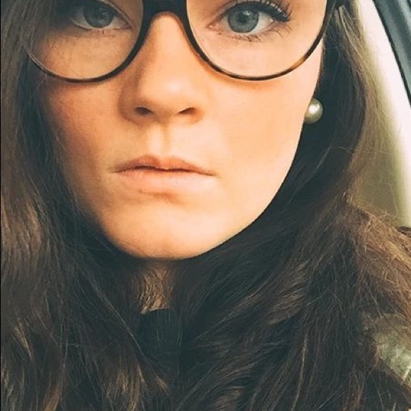 Meet your Posher, Bridget - Picture 2 of 3