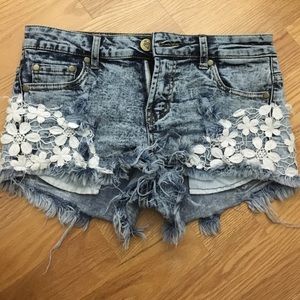 Jean shorts with flowery design