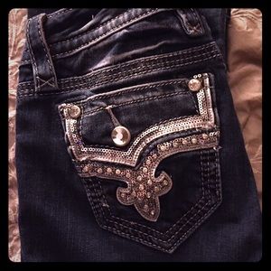 HOLD Rock revival bettys!❤️🎉