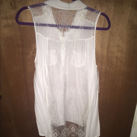 Laced back button down - Picture 2 of 3