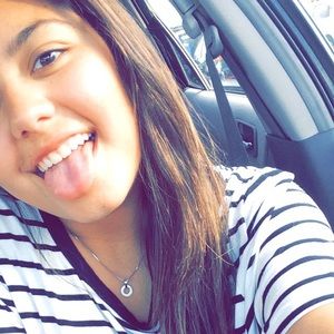 Meet your Posher, Manuela