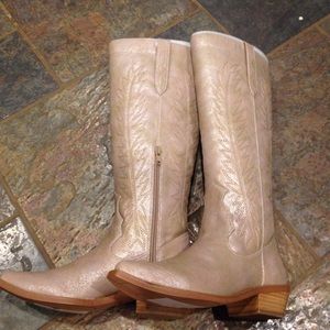 BRAND NEW champagne colored Western Boots