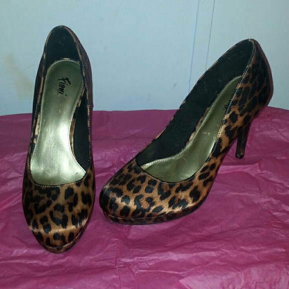 Heels - Picture 2 of 3