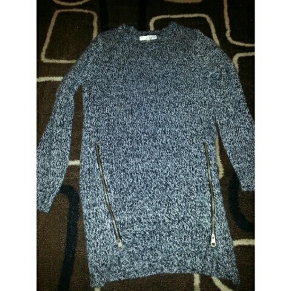 Long sweater with zippers