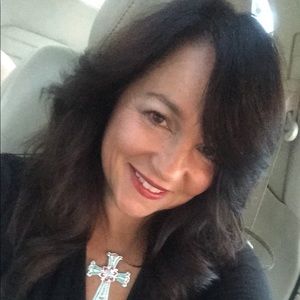 Meet your Posher, Denise