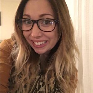 Meet your Posher, Lauren