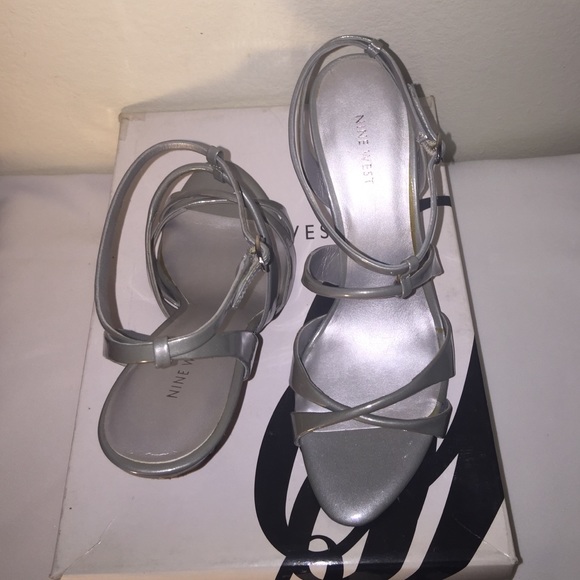 Nine West silver strappy heels size 10 - Picture 2 of 4