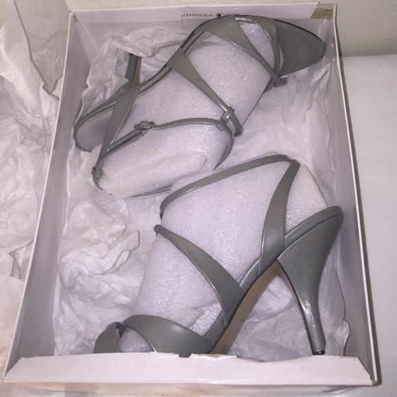 Nine West silver strappy heels size 10 - Picture 4 of 4
