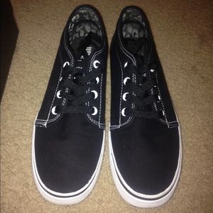 Black punkrose tennis shoes