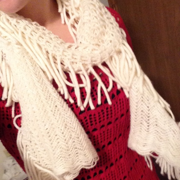 White fringe scarf