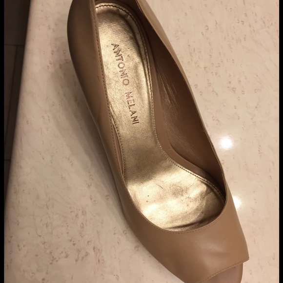 Antonio Melani beige small wedges