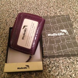 Women's Leather Croco Accordion Wallet