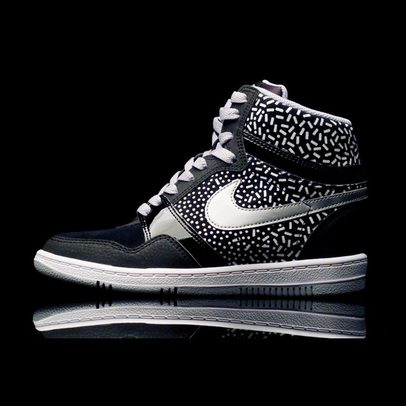 NIKE FORCE SKY HIGH - WOMEN'S
