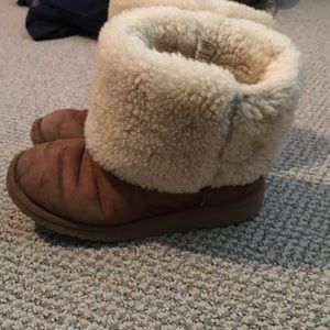 Chestnut tall uggs