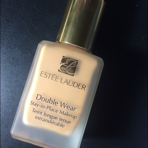 Estée Lauder double wear stay-in-place foundation