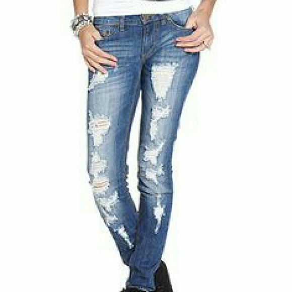 🎉 SOLD 🎉 Destroyed Skinny Jeans