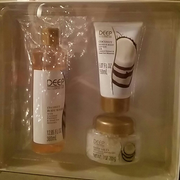 Deep coconut bath gift set