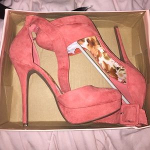 Wild Diva. Size 8 1/2 coral. Brand new