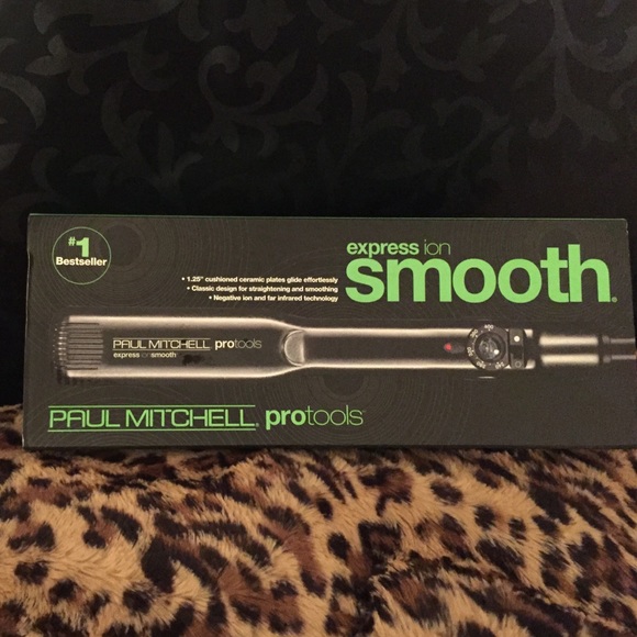 Brand new Paul Mitchell flat iron