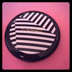 MAC Hey, Sailor! Pro Longwear Bronzing Powder.