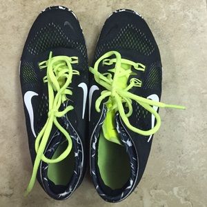 Barley worn women's size 7 Nike free tr fit 4