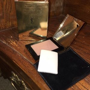 Yves Saint Laurent Touche Éclat Blur Perfector