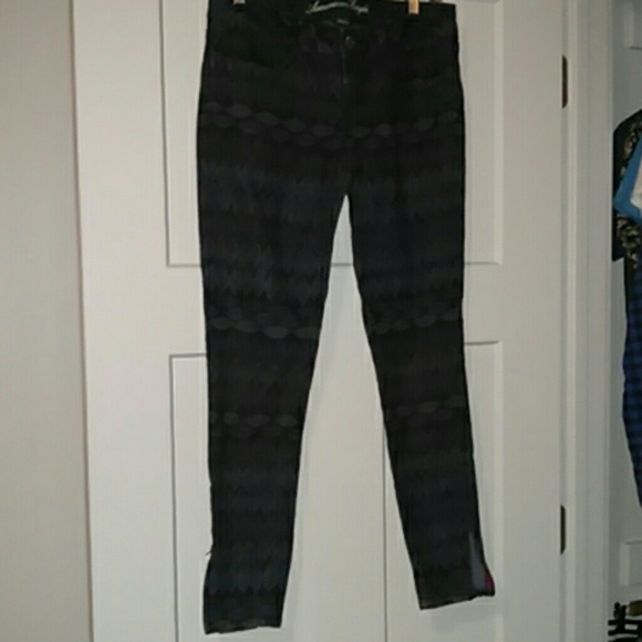 Jeans-multi colored feather detail