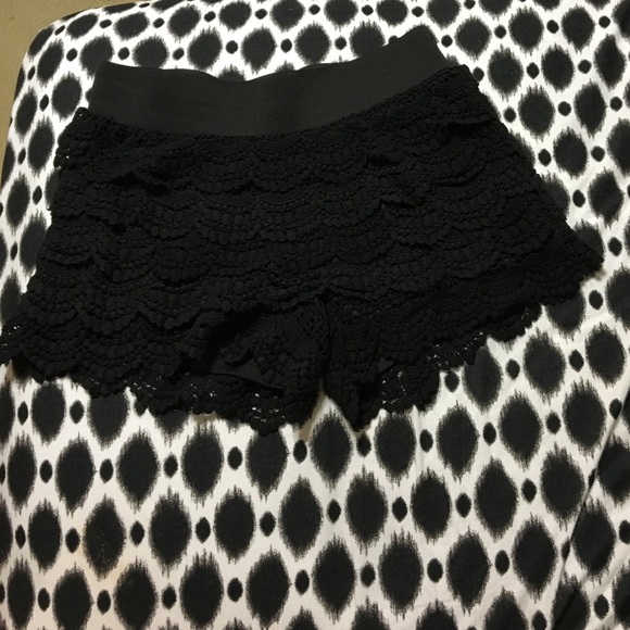 black lace shorts - Picture 1 of 1