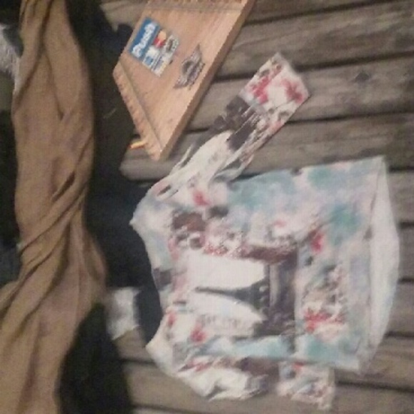 Eifeel tower vintage tee.