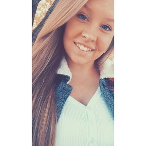 Meet your Posher, Caitlin