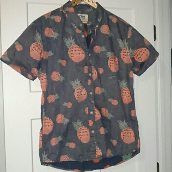 Men's pineapple shirt