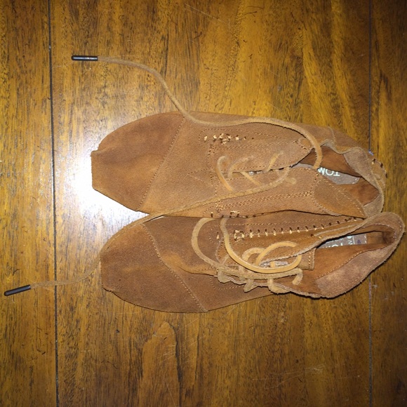 Toms suede moccasins