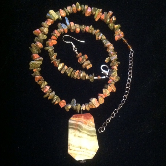 BOGO!🎉Chunky Real Stone pendant Necklace - Picture 1 of 4