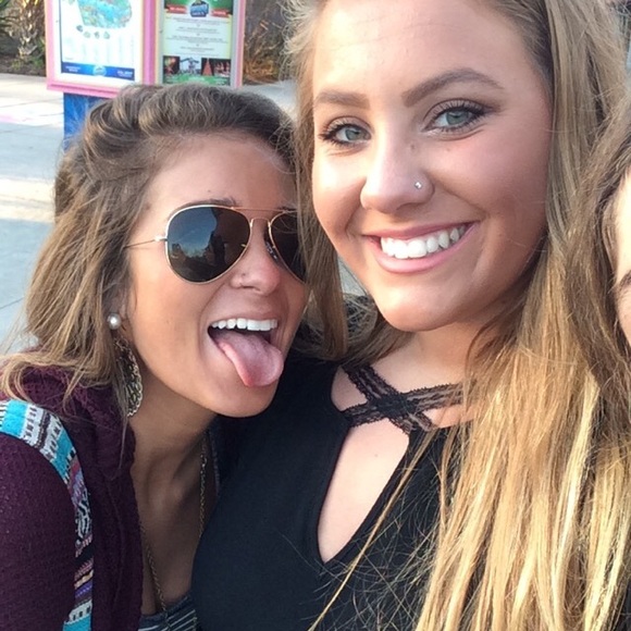 Meet your Posher, Allie - Picture 1 of 1