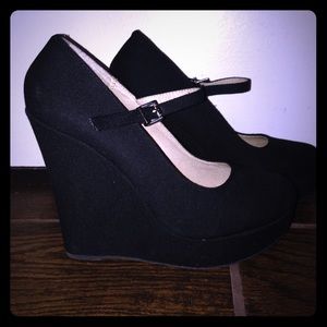 Black Wedges
