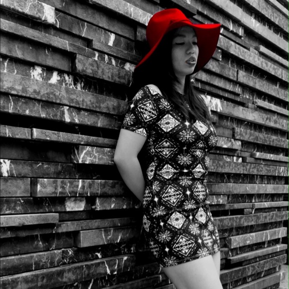 Meet your Posher, Gabby - Picture 2 of 2