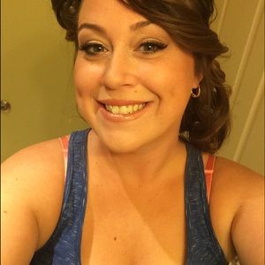 Meet your Posher, Lauren