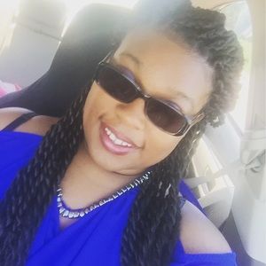 Meet your Posher, Alexia