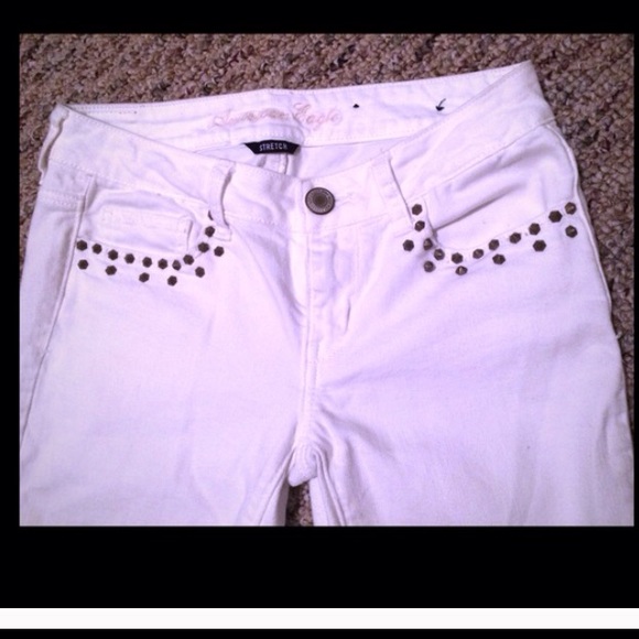 White American Eagle skinny jeans