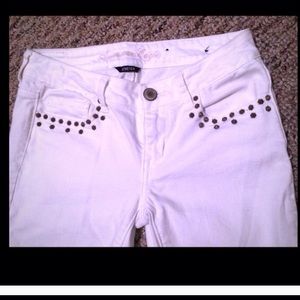 White American Eagle skinny jeans